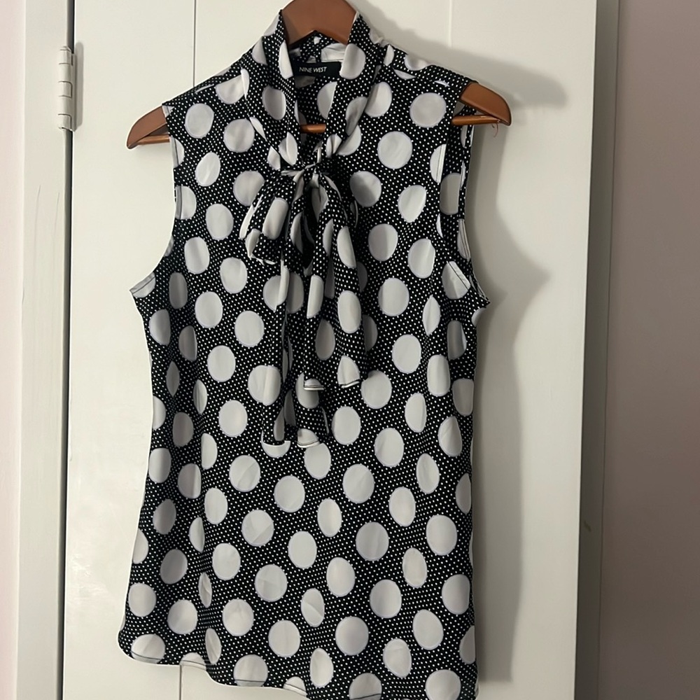 ☀️2/$20 Nine West Black and White Polka Dot Sleeveless Tie-Neck Blouse | Large